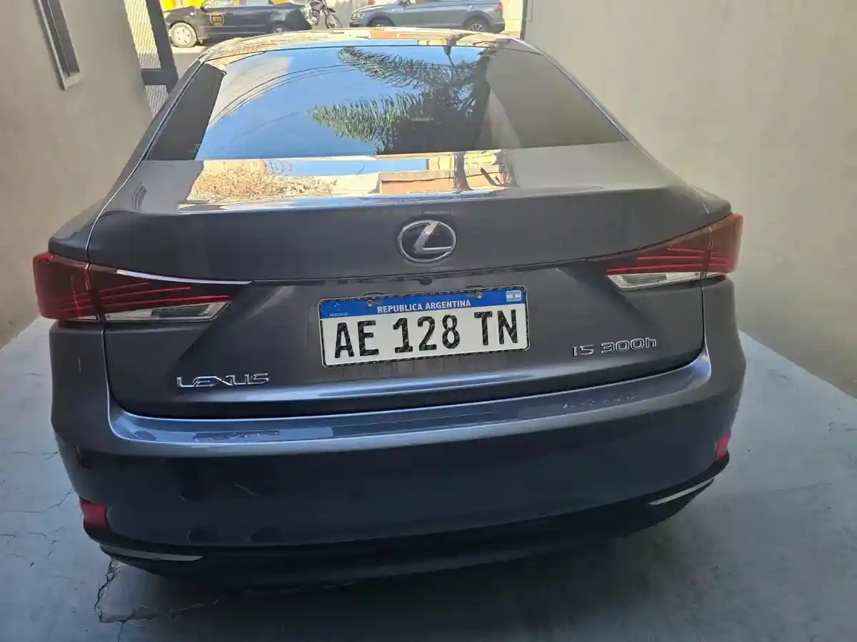 Lexus Is 2.5 300H Luxury 2020 - foto 4