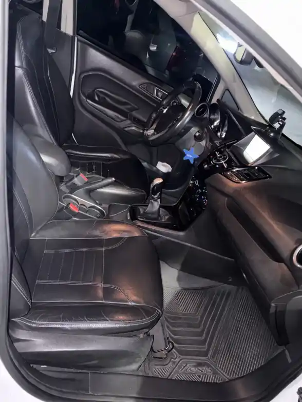 Ford Fiesta Kinetic 1.6 Titanium 120Cv 2015 - foto 3