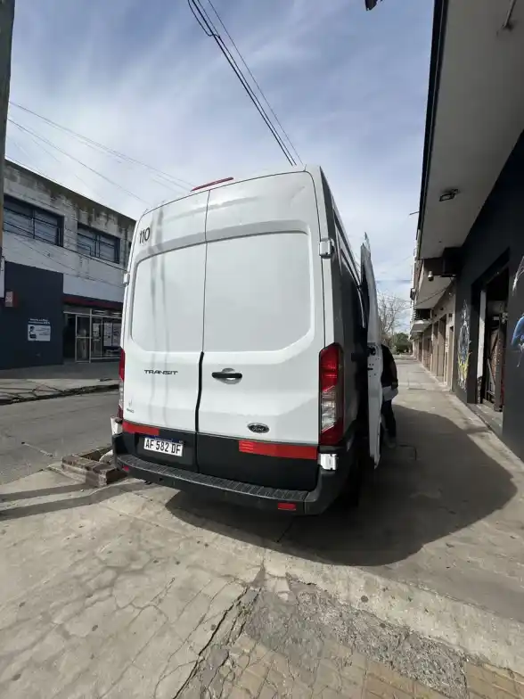 Ford Transit 2.2 Furgón 350 Largo Te Techo Elevado 2022 - foto 2