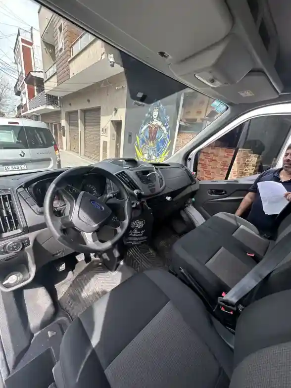 Ford Transit 2.2 Furgón 350 Largo Te Techo Elevado 2022 - foto 4