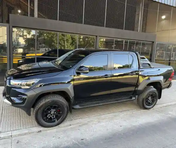 Toyota Hilux 2025 - foto 1