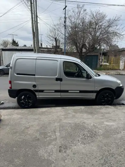 Peugeot Partner 1.4 Furgon Confort 2014 - foto 2