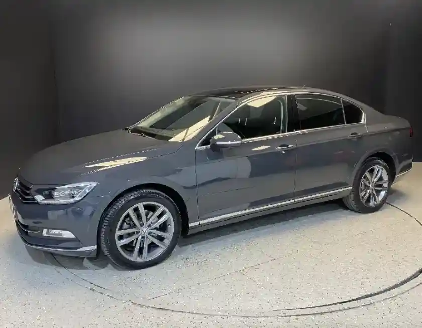 Volkswagen Passat 2017 - foto 1