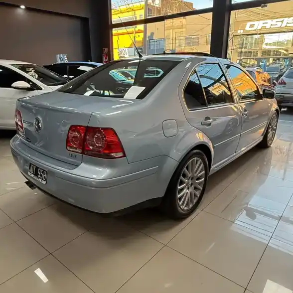 Volkswagen Bora 1.8 Highline T 180Cv 2011 - foto 4