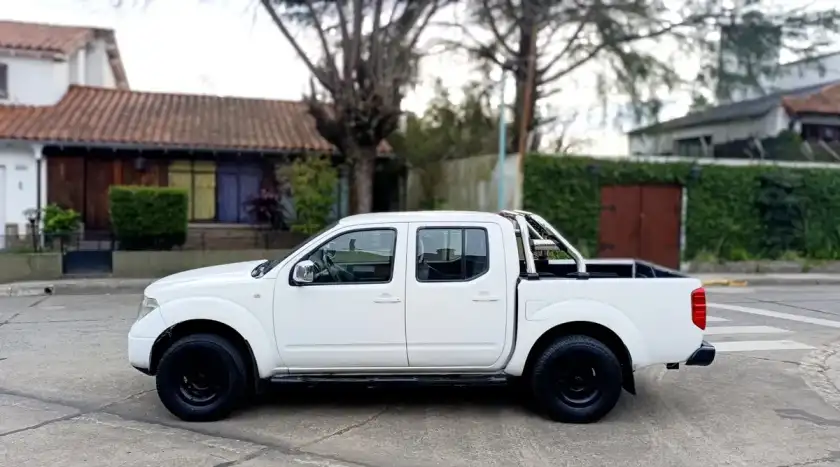 Nissan Frontier 2.5 Le Cab Doble 4X4 2011 - foto 2