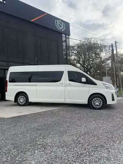 Toyota Hiace 2.8 Tdi Commuter 6At 14A 2025 - foto 5
