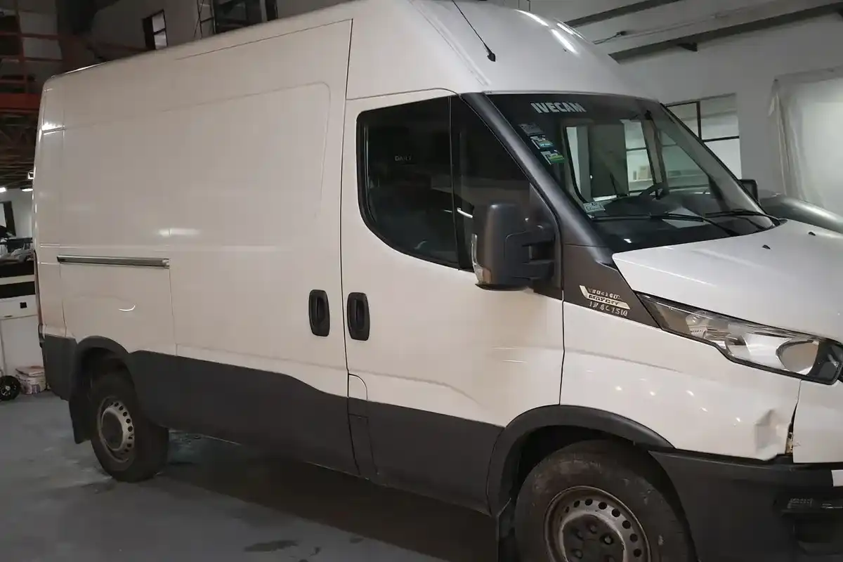 Iveco Daily Iveco Daily 3.0 Furgón 30-130 2021 - foto 3