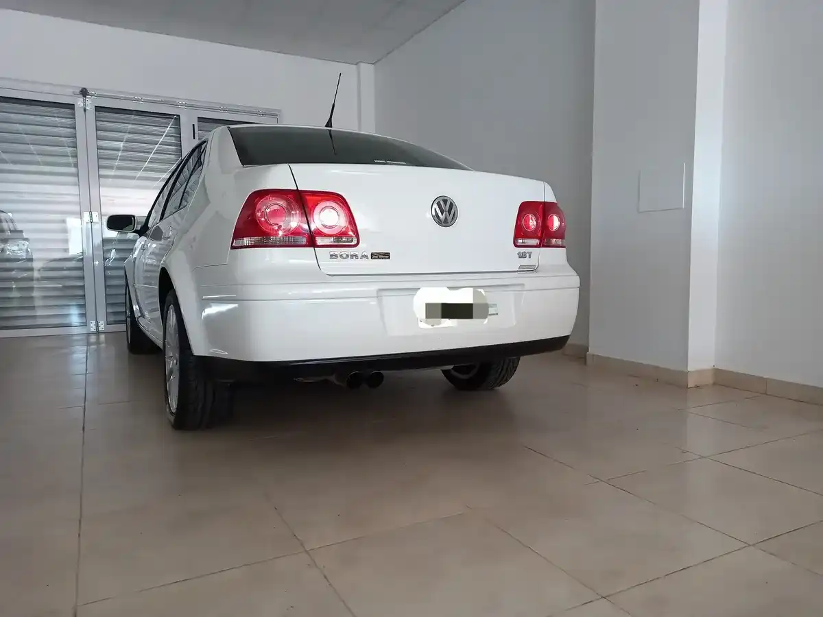 Volkswagen Bora 1.8 Highline T 180Cv Cuero 2014 - foto 2