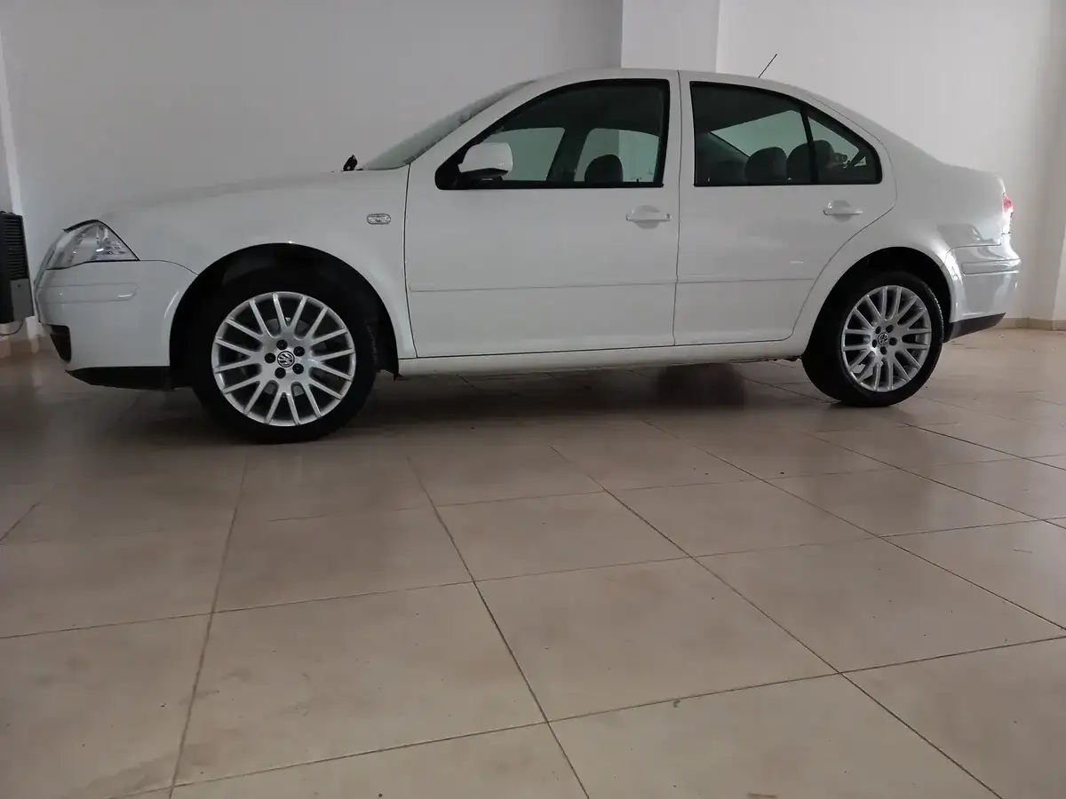 Volkswagen Bora 1.8 Highline T 180Cv Cuero 2014 - foto 4