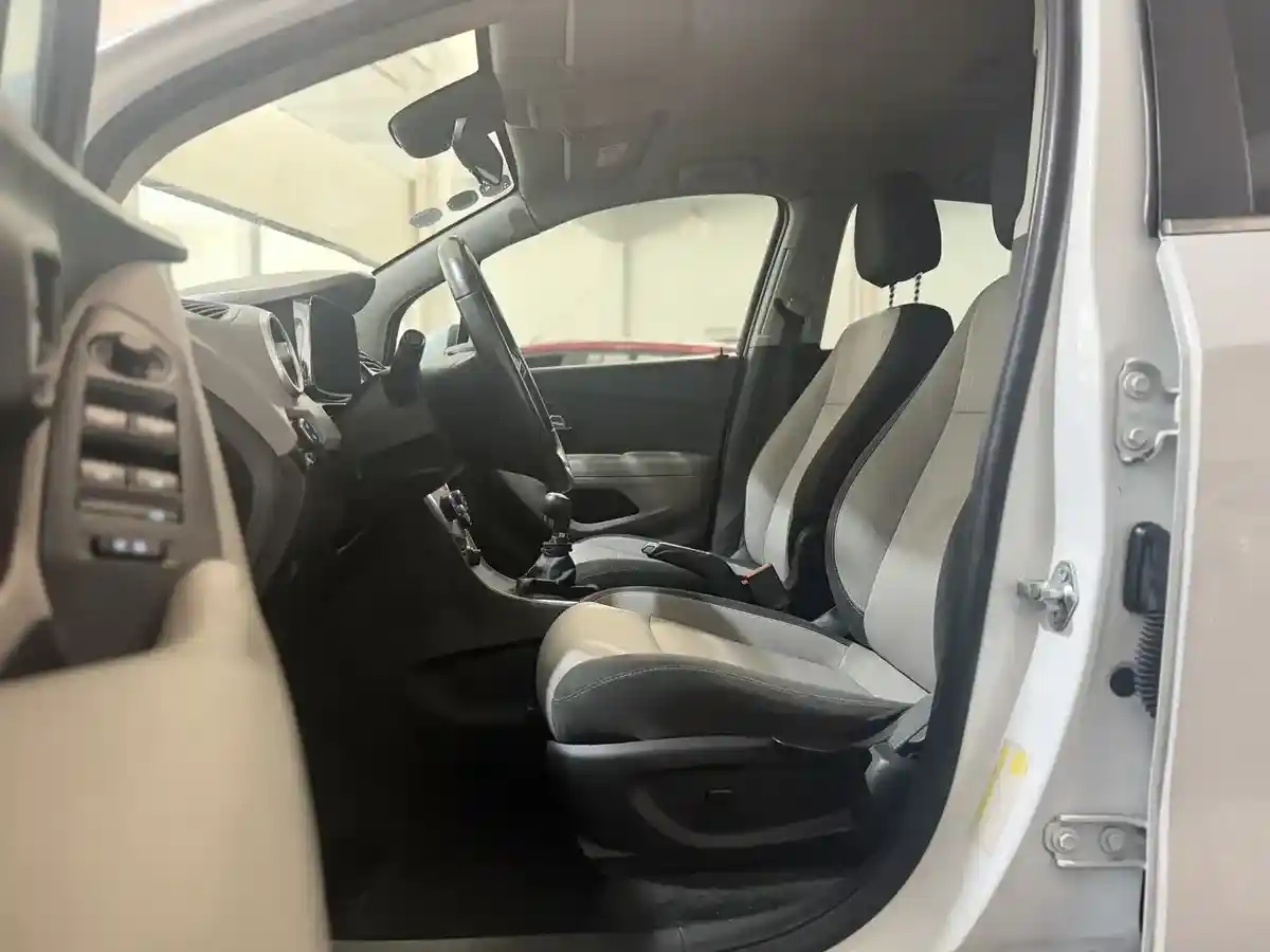 Chevrolet Tracker 1.8 Ltz Fwd Mt 140Cv 2015 - foto 4