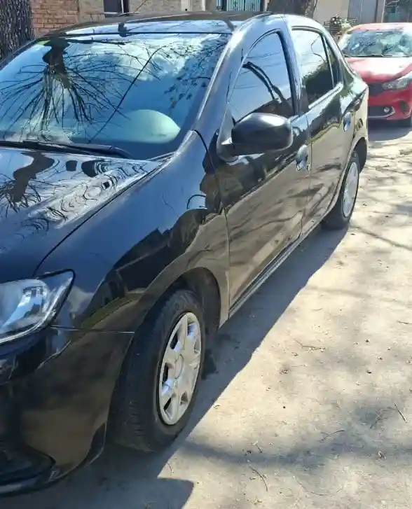 Renault Logan 2017 - foto 1