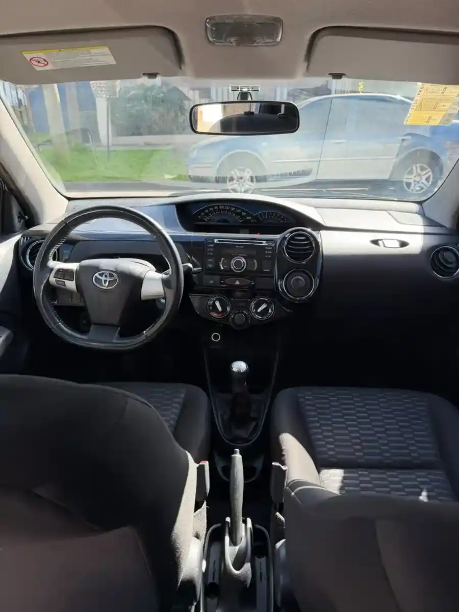 Toyota Etios 1.5 Xls Mt 2013 - foto 2
