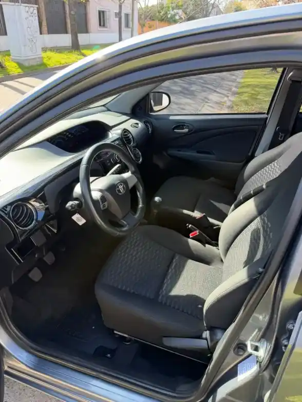 Toyota Etios 1.5 Xls Mt 2013 - foto 3