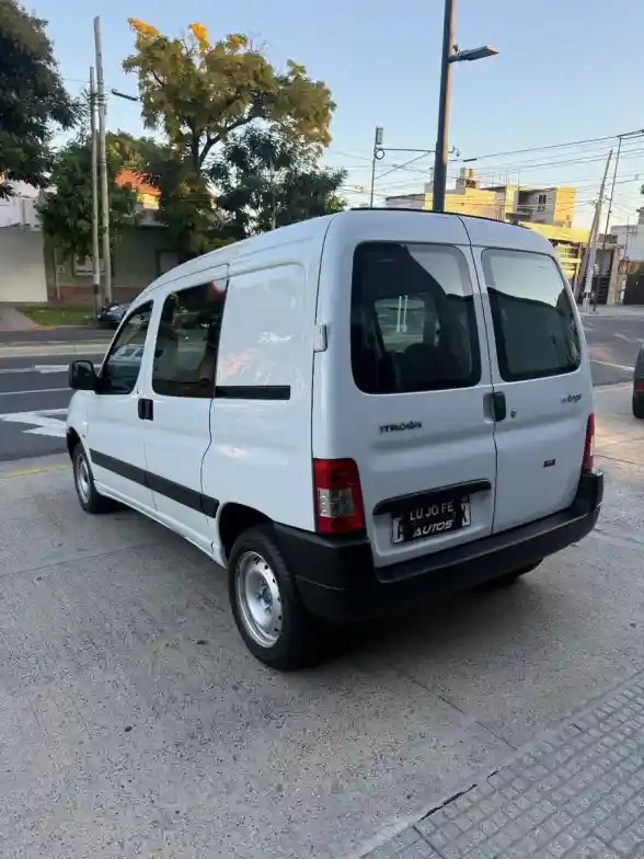 Citroën Berlingo Furgon 1.6 Vti 115 Business Mixto 2021 - foto 5