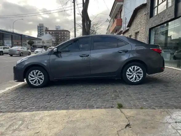 Toyota Corolla 1.8 Xli Cvt 140Cv 2019 - foto 2