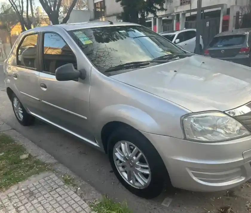 Renault Logan 2011 - foto 1