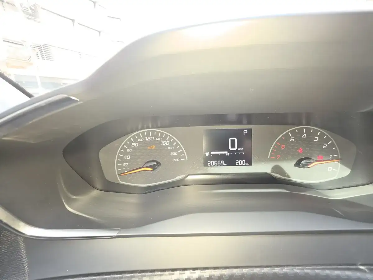 Peugeot 208 1.6 Allure Tiptronic 2022 - foto 4