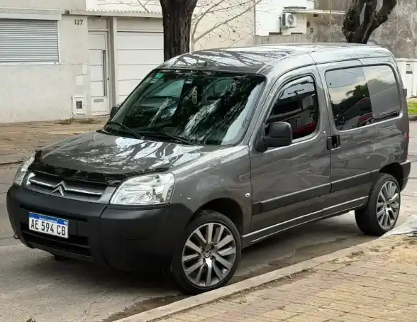Citroën Berlingo Furgon 1.6 Hdi 92 Bussines Mixto 2021 - foto 1