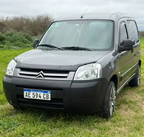 Citroën Berlingo Furgon 1.6 Hdi 92 Bussines Mixto 2021 - foto 2