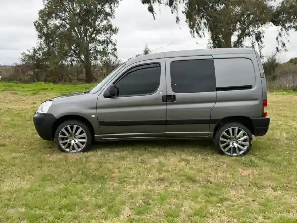 Citroën Berlingo Furgon 1.6 Hdi 92 Bussines Mixto 2021 - foto 3