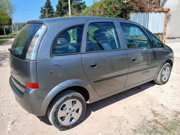 Chevrolet Meriva 1.8 Gl Plus 2011 - foto 2