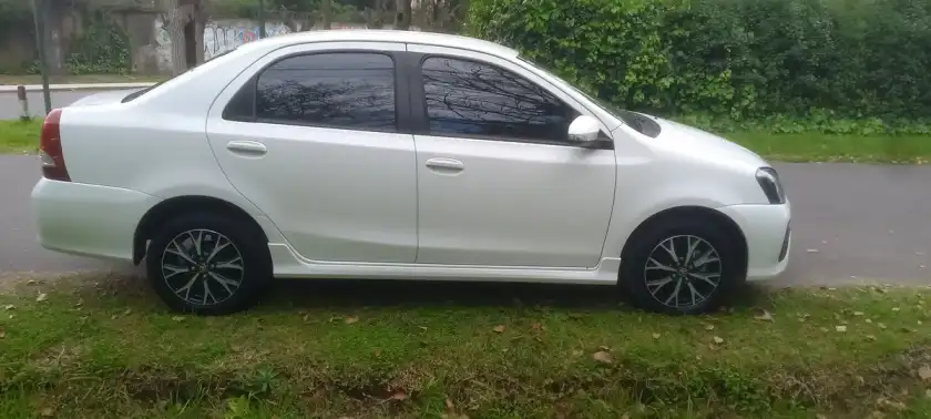 Toyota Etios 1.5 Sedan Xls 2022 - foto 3