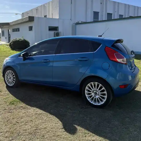 Ford Fiesta Kinetic 1.6 Sedan Titanium 120Cv 2014 - foto 1