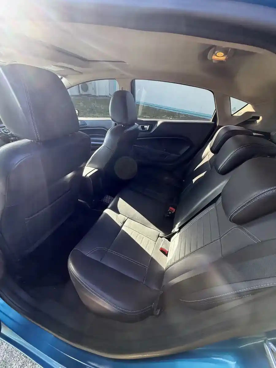 Ford Fiesta Kinetic 1.6 Sedan Titanium 120Cv 2014 - foto 5