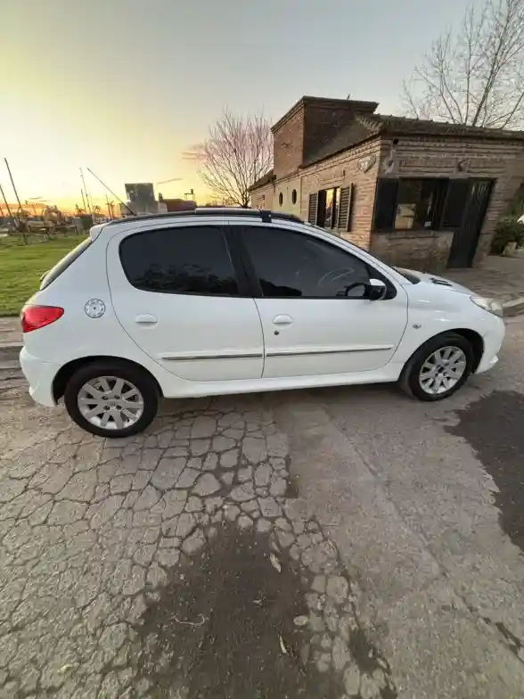Peugeot 207 1.6 Feline 106Cv Tiptronic 2012 - foto 2