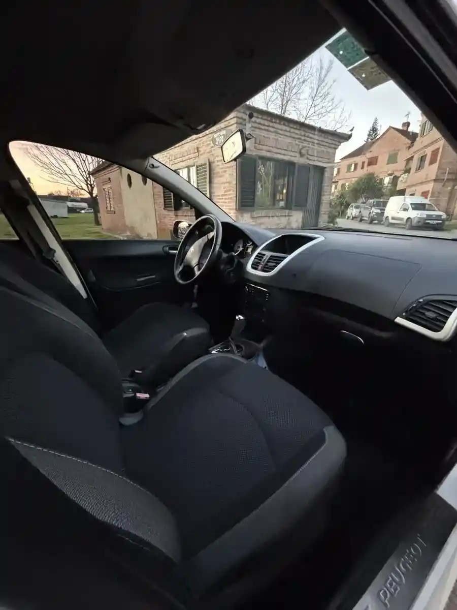 Peugeot 207 1.6 Feline 106Cv Tiptronic 2012 - foto 3
