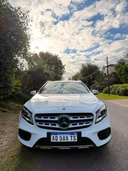 Mercedes-Benz Clase Gla 2.0 Gla250 Amg-Line 211Cv 2019 - foto 3