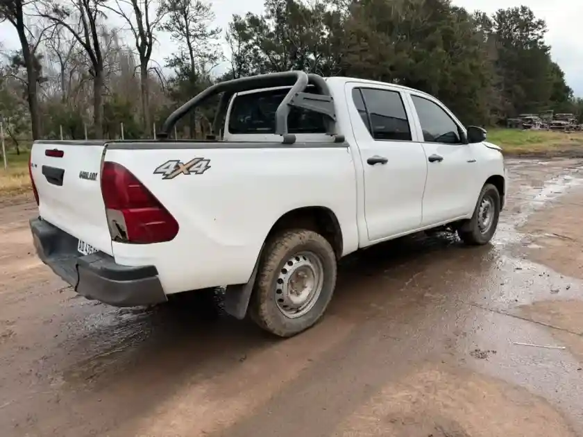 Toyota Hilux 2.4 Cd Dx 150Cv 4X4 2019 - foto 3