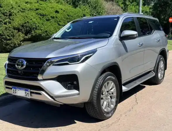 Toyota Hilux Sw4 2.8 Srx 177Cv 4X4 7As At 2023 - foto 1
