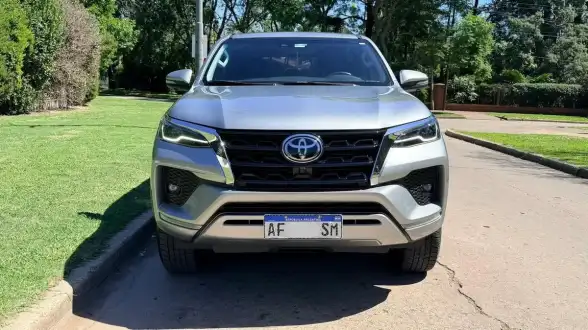 Toyota Hilux Sw4 2.8 Srx 177Cv 4X4 7As At 2023 - foto 2