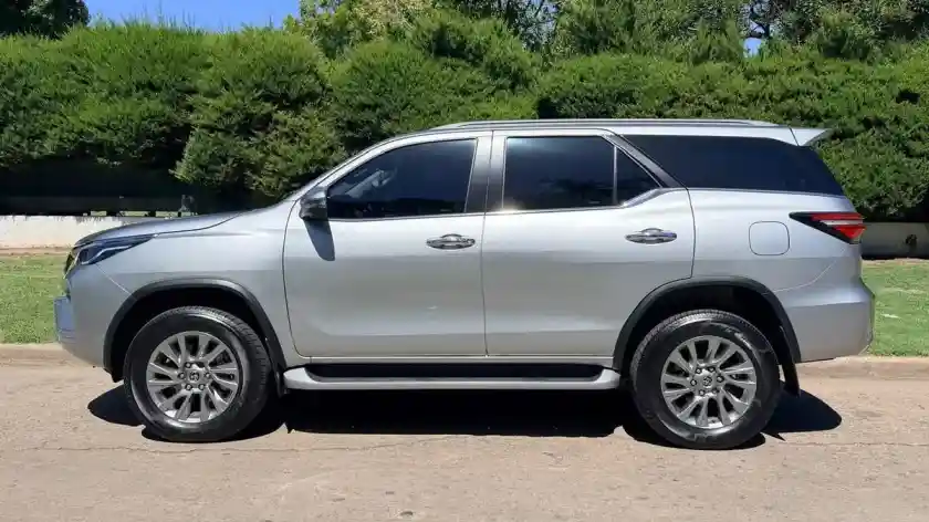 Toyota Hilux Sw4 2.8 Srx 177Cv 4X4 7As At 2023 - foto 3