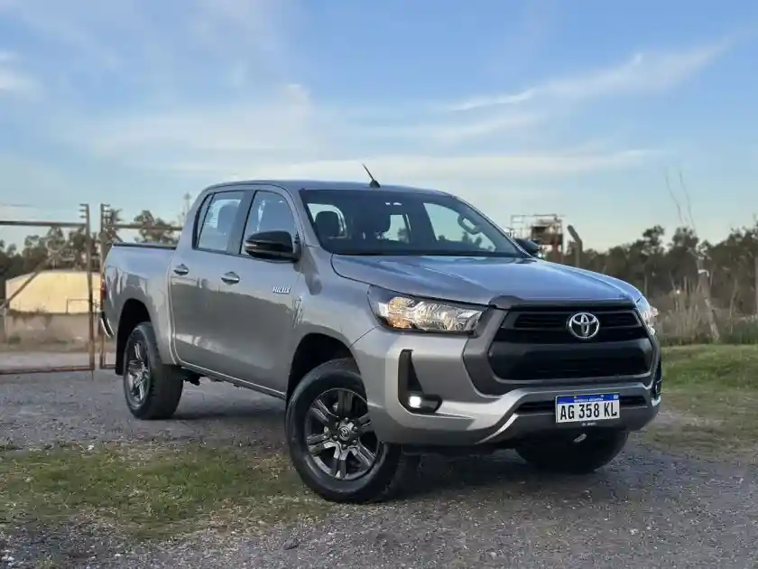 Toyota Hilux Pick-Up 2.4 Cd Sr 150Cv 4X2 2023 - foto 2