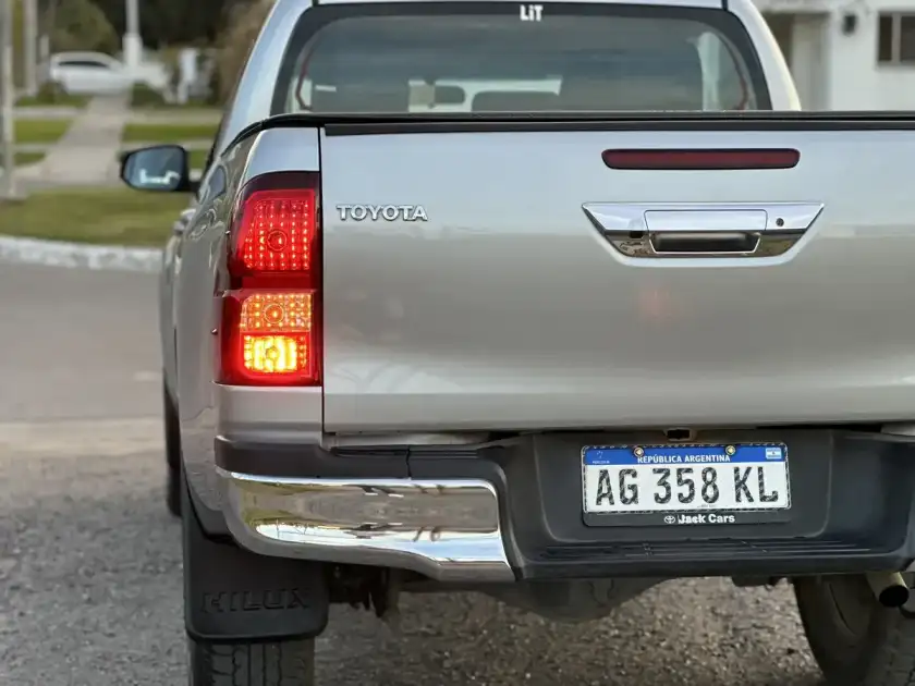 Toyota Hilux Pick-Up 2.4 Cd Sr 150Cv 4X2 2023 - foto 5