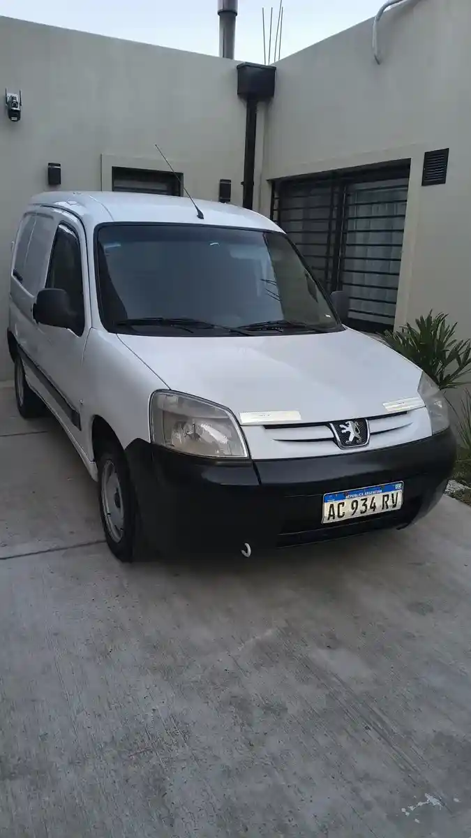 Peugeot Partner 1.6 Furgon Confort 2018 - foto 2