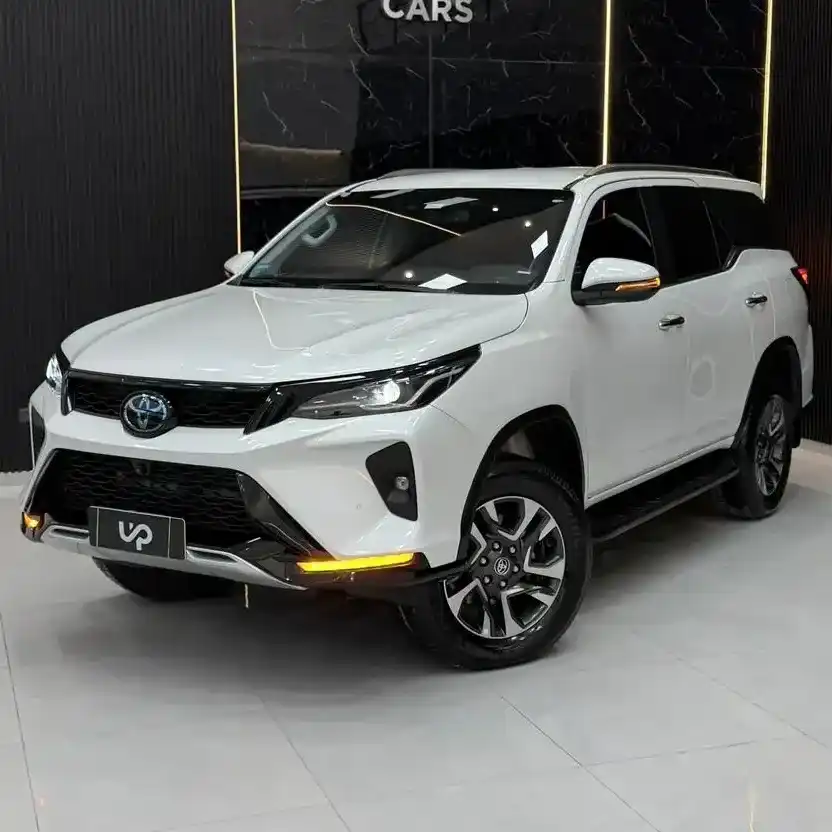 Toyota Sw4 2.8 Tdi Diamond 4X4 6At 7As 2025 - foto 1