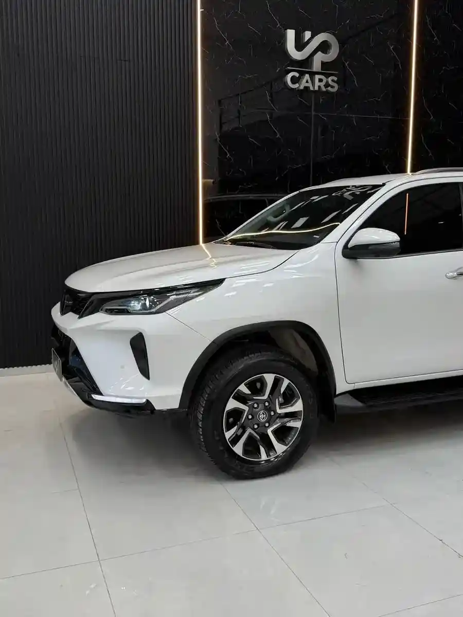 Toyota Sw4 2.8 Tdi Diamond 4X4 6At 7As 2025 - foto 2
