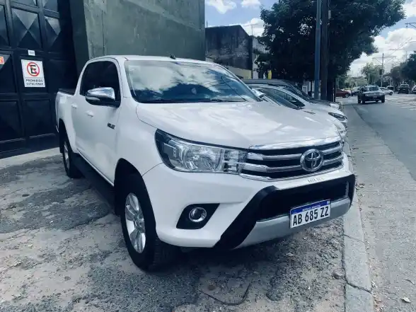 Toyota Hilux 2.8 Cd Srv 177Cv 4X2 2017 - foto 2