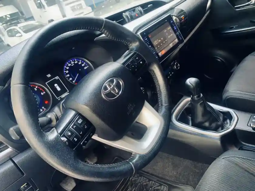 Toyota Hilux 2.8 Cd Srv 177Cv 4X2 2017 - foto 5