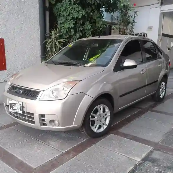 Ford Fiesta Max 2009 - foto 1