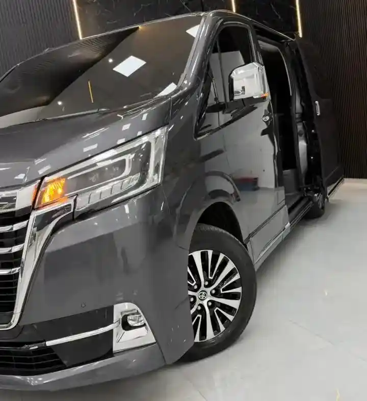 Toyota Hiace 2.8 Tdi Wagon 6At 10A 2021 - foto 2