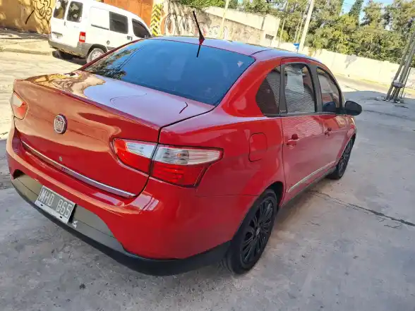 Fiat Grand Siena 1.6 Essence 115Cv 2013 - foto 3
