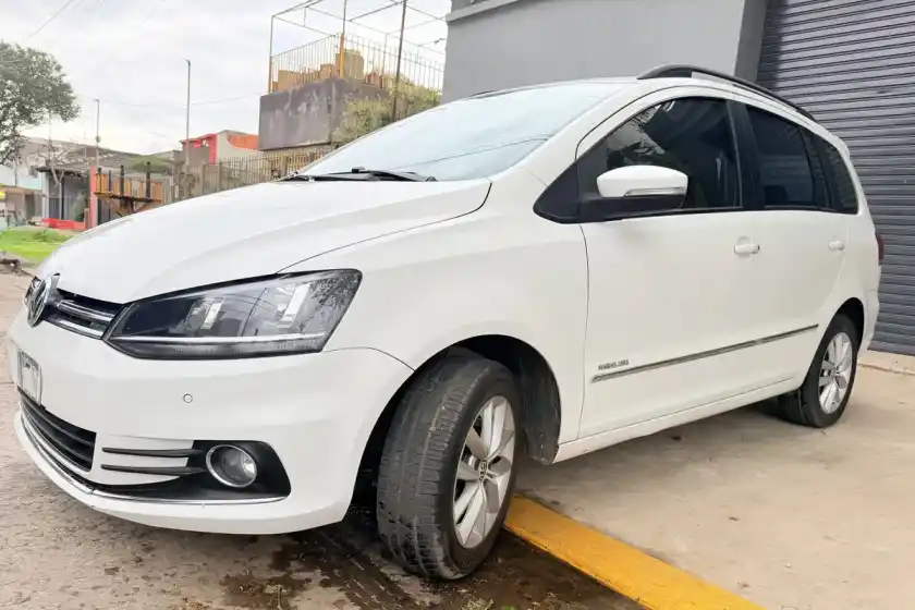 Volkswagen Suran 1.6 Imotion Highline 2015 - foto 1