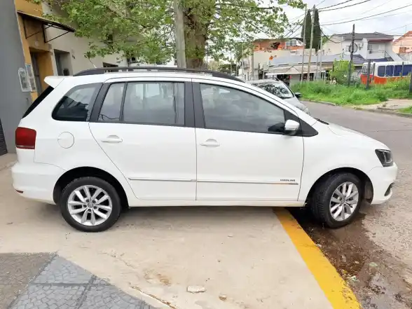 Volkswagen Suran 1.6 Imotion Highline 2015 - foto 5