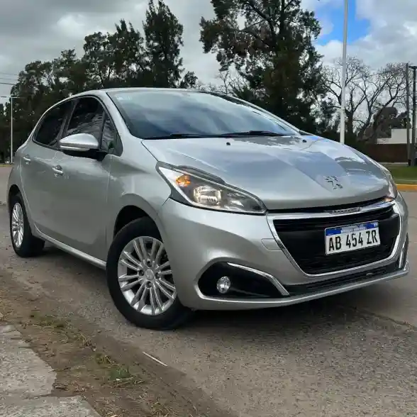 Peugeot 208 1.6 Allure Nav Tiptronic 2017 - foto 2