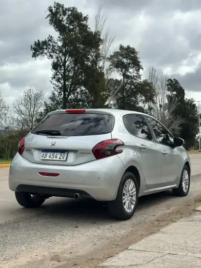Peugeot 208 1.6 Allure Nav Tiptronic 2017 - foto 3
