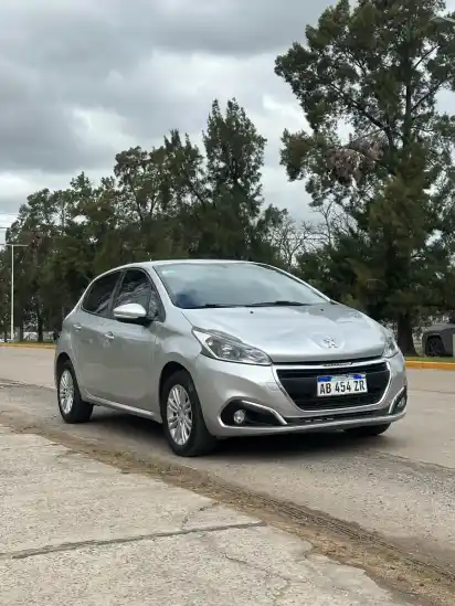 Peugeot 208 1.6 Allure Nav Tiptronic 2017 - foto 4